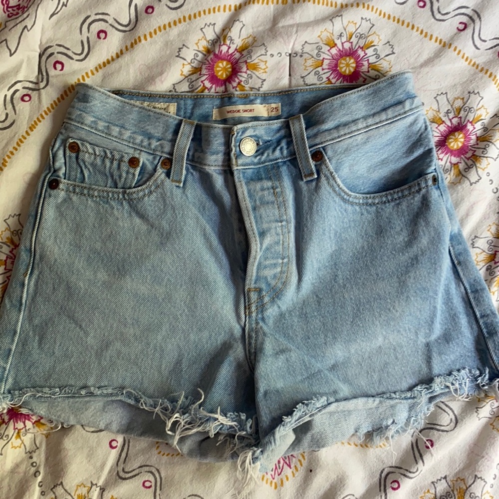 Levi’s Wedgie Short !
